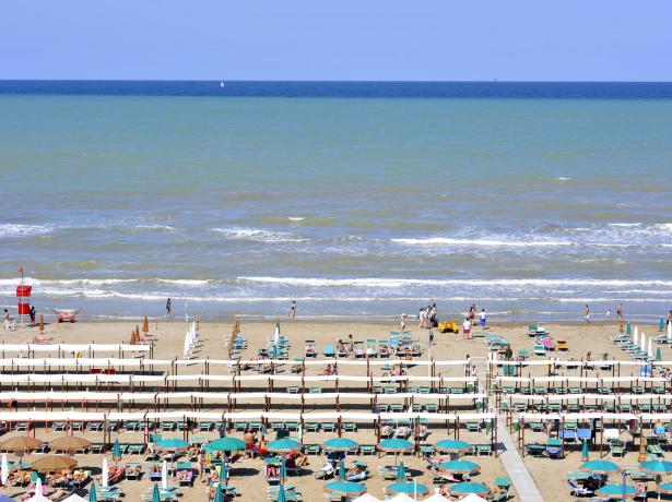 hotelpierrericcione en offer-august-riccione-hotel-all-inclusive-with-beach 010